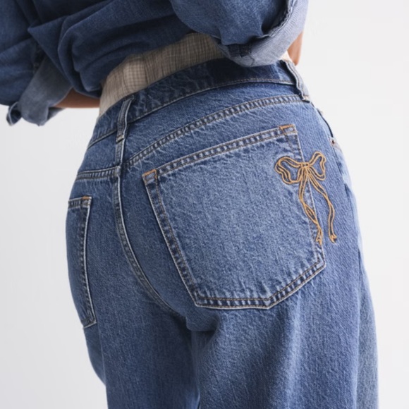 Abercrombie & Fitch Denim - High-Rise Blue Denim Jeans with Embroidered Bow